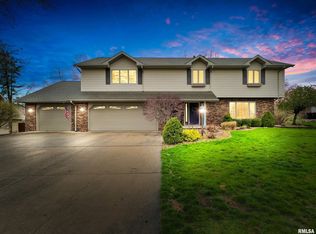 606 Firethorn Dr, Washington, IL