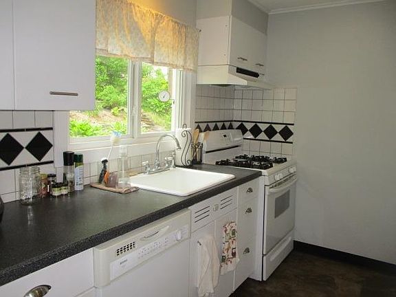 3rd image of 37 N Belmont Cir