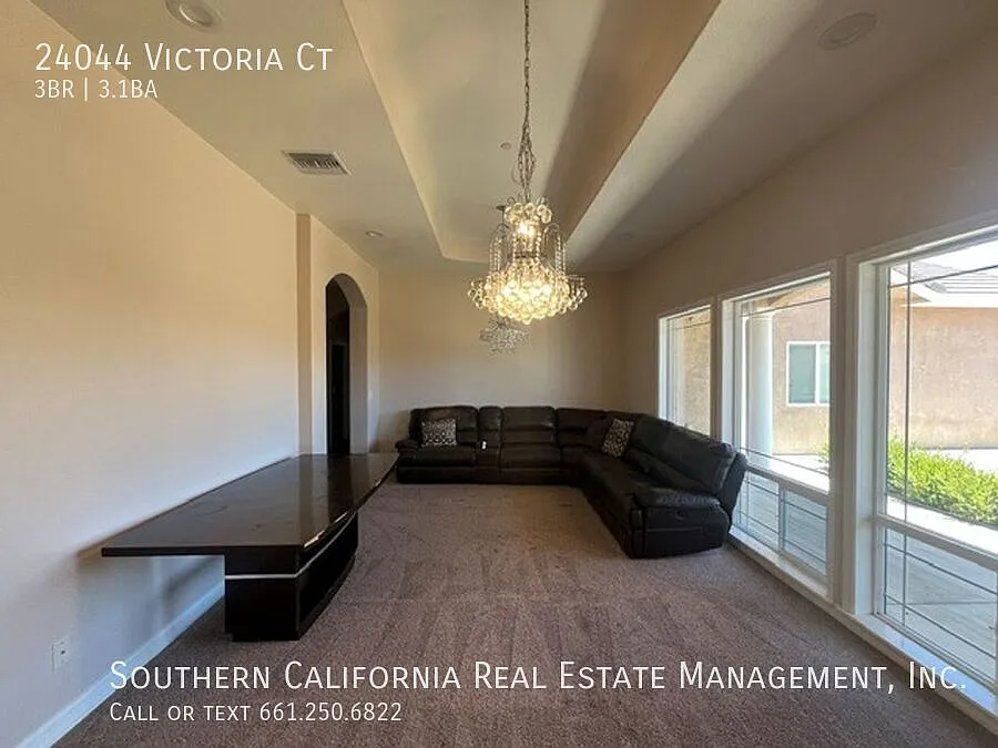 Custom Home in Country Setting — Photo 4