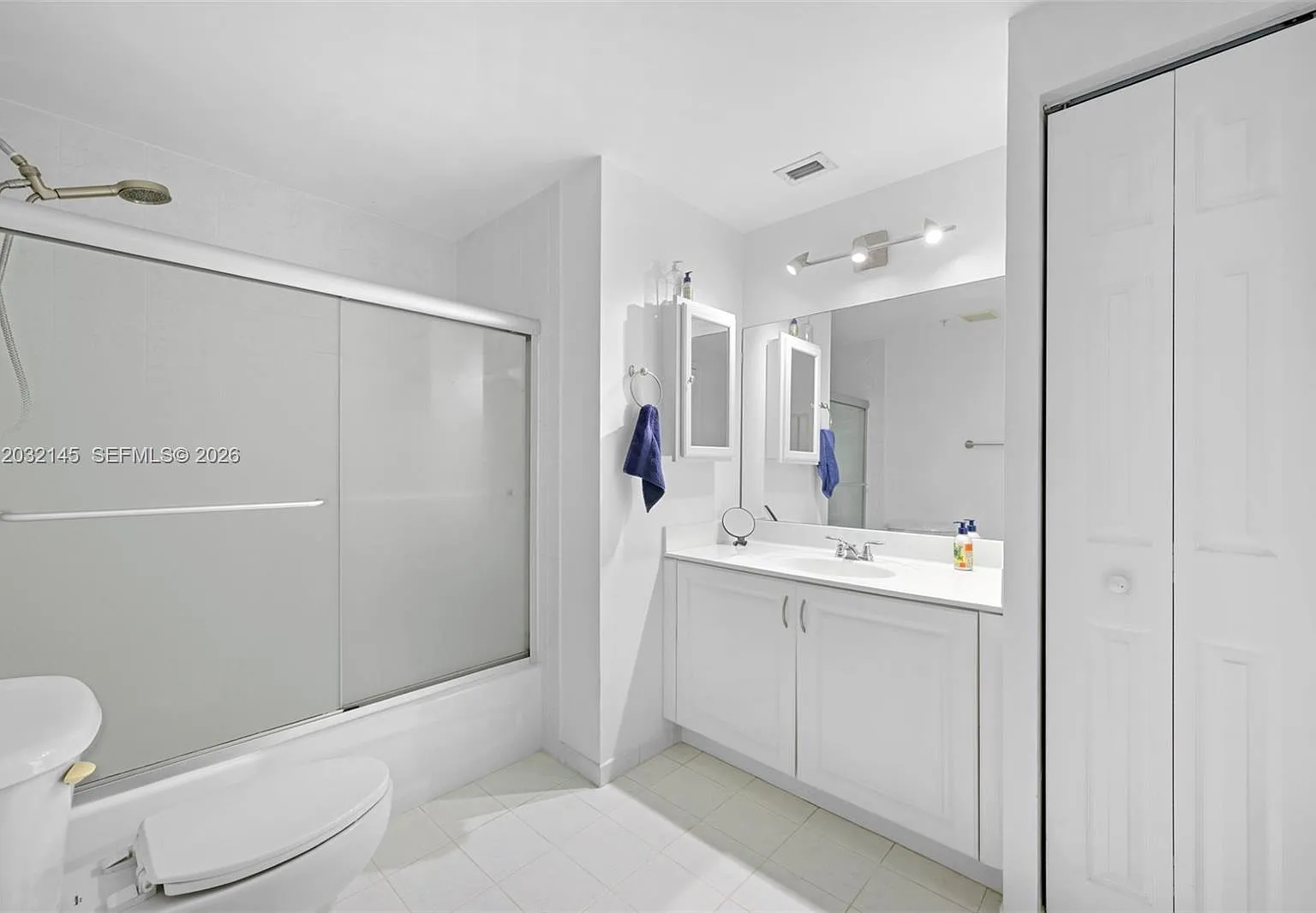 2 bed, 920 sqft, $2,700 — Photo 4
