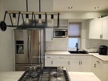 387 Hopewell Ave, Toronto, ON - View 3