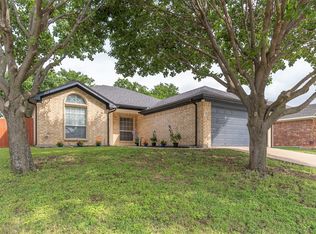 584 Tanglewood Dr, Burleson, TX 76028