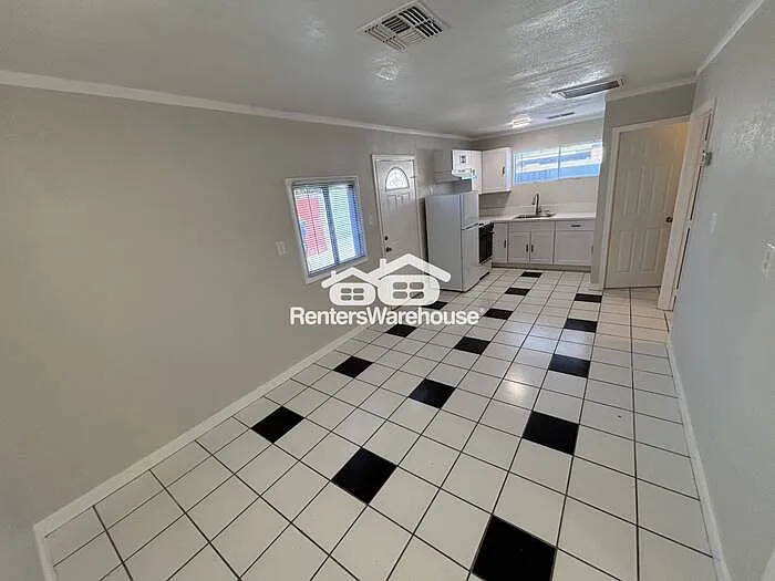 2818 W Heatherbrae Dr — Photo 4