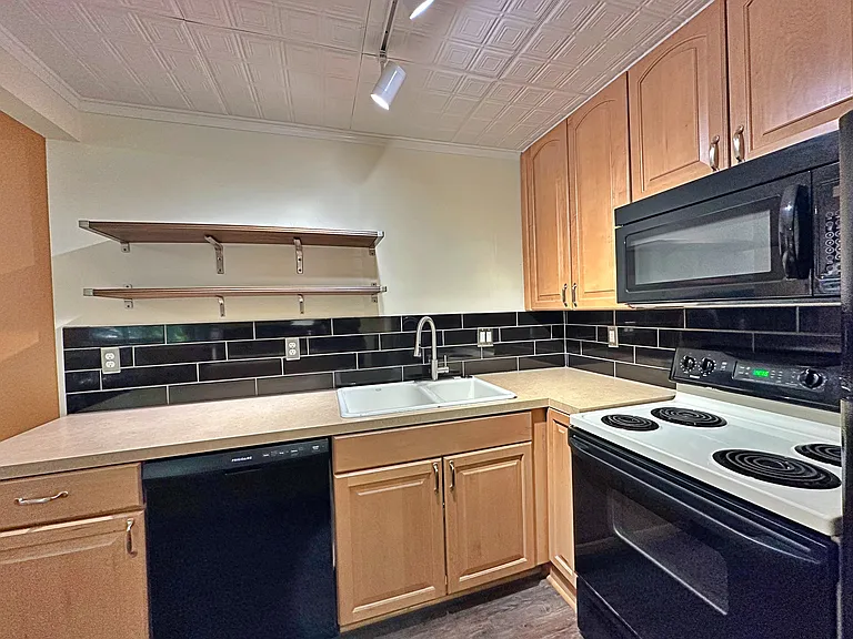 11046 SW Greenburg Rd #125 — Photo 4