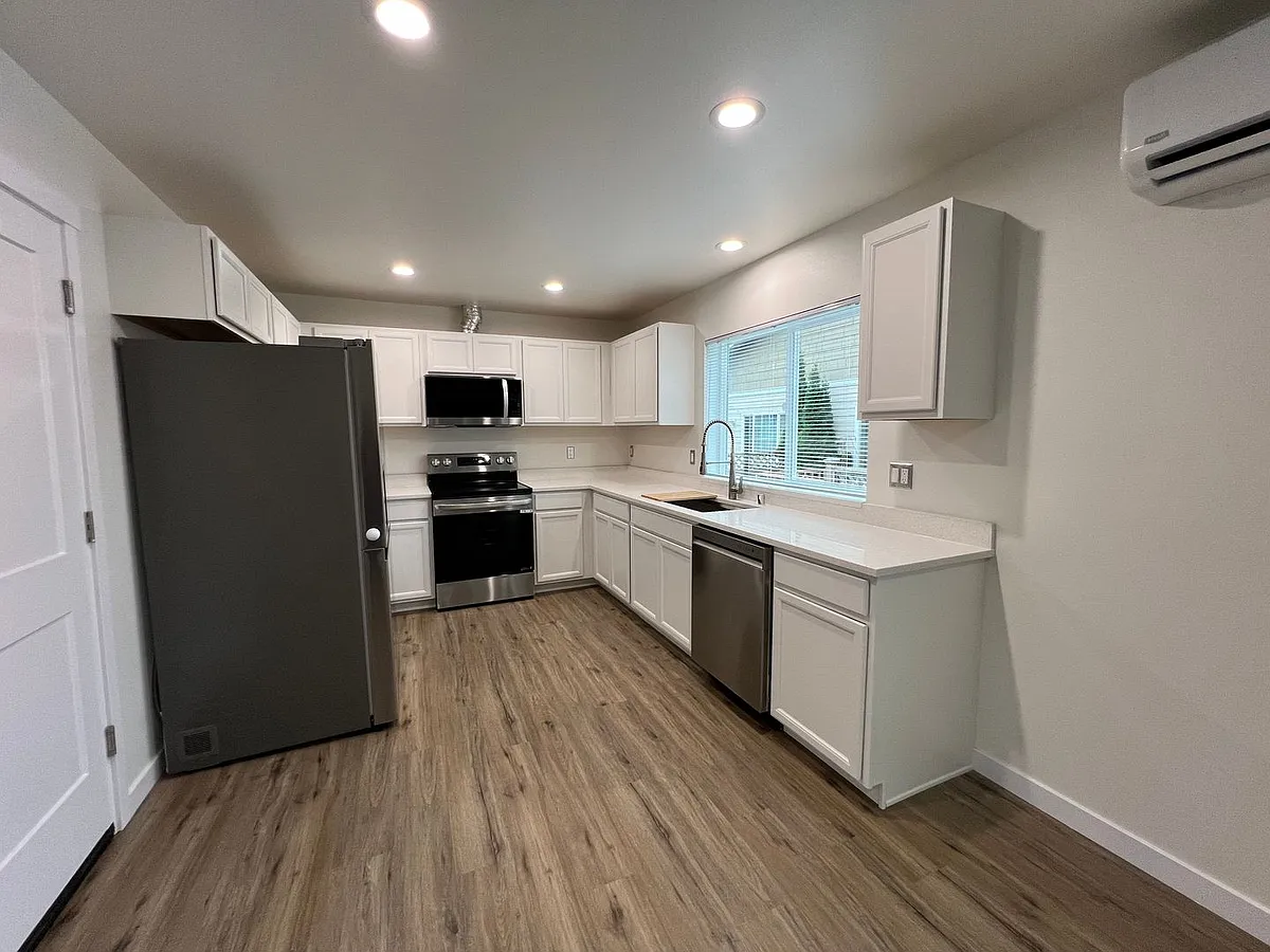 Building Photo - Westview Acres - 861