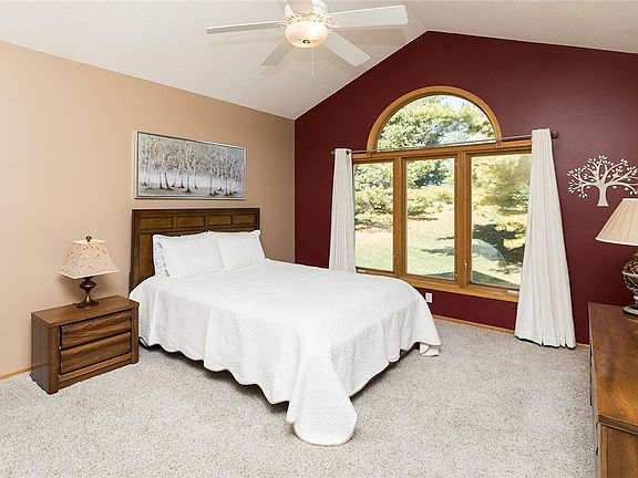 5th image of 10615 Sharon Cir