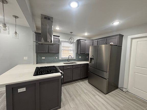 2nd image of 14825 Perry Ave