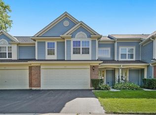 121 Crescent Ln #121, Schaumburg, IL 60193