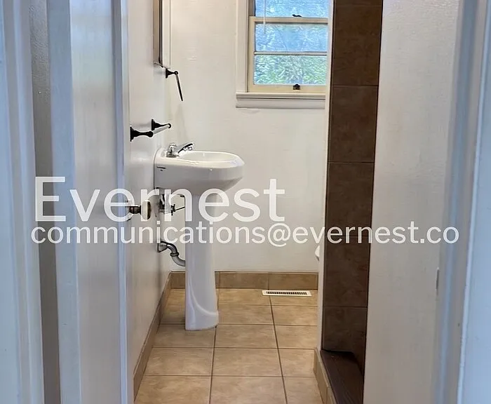 231 N Roosevelt Ave — Photo 9