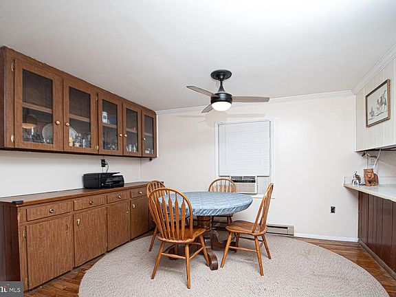 5th image of 180 Fox Run Ln