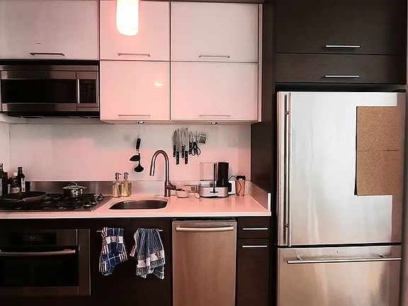3rd image of 161 N 4th St APT 3A