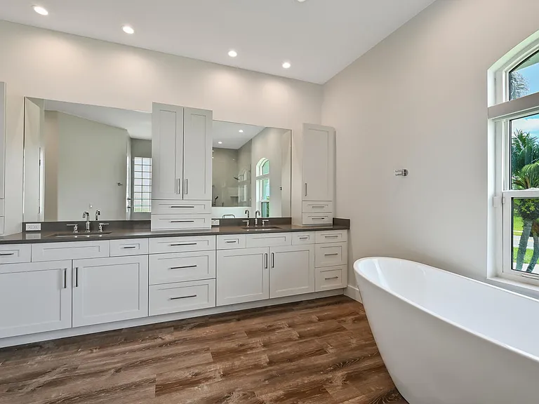 4231 Crayton Rd — Photo 27