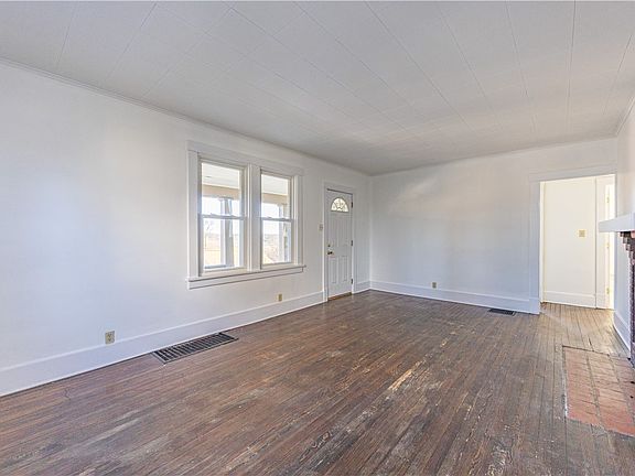 4th image of 953 7th Street Ext