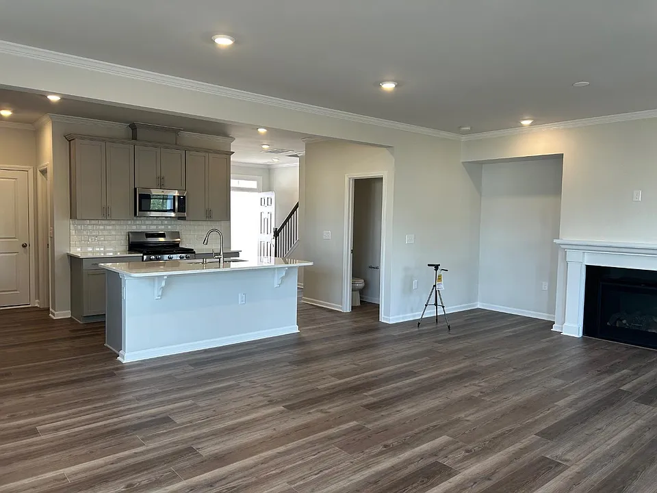 1813 Caen St #1813