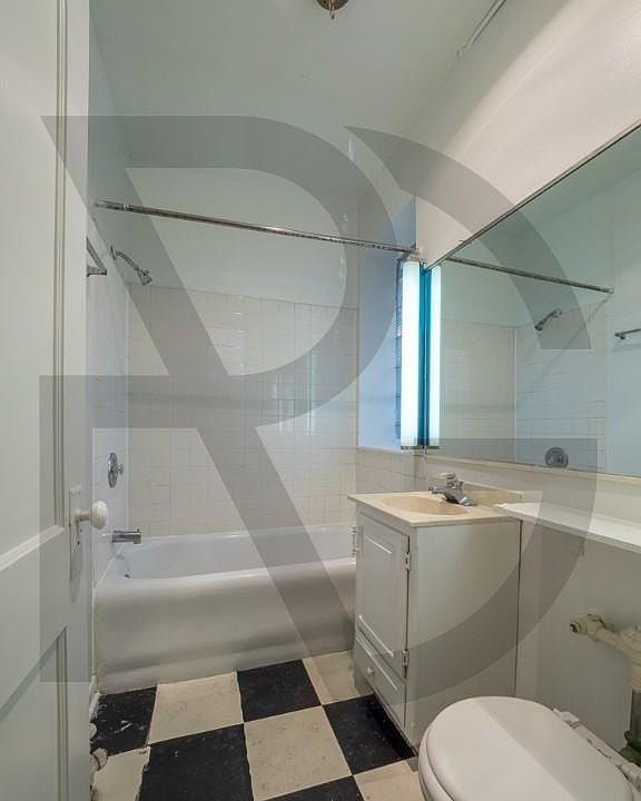 2nd image of 3933 N Janssen Ave #3939S3