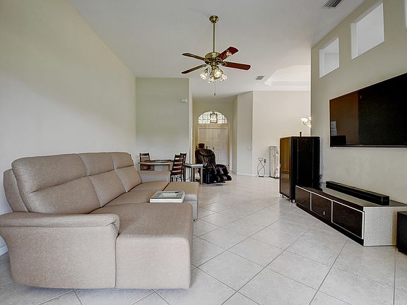 3rd image of 7283 Demedici Cir