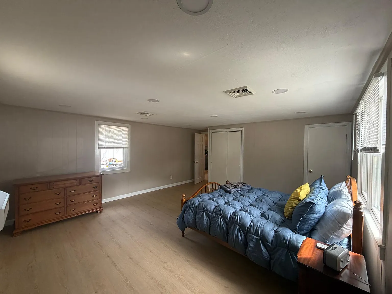 3 bed, 1008 sqft, $3,000 — Photo 4