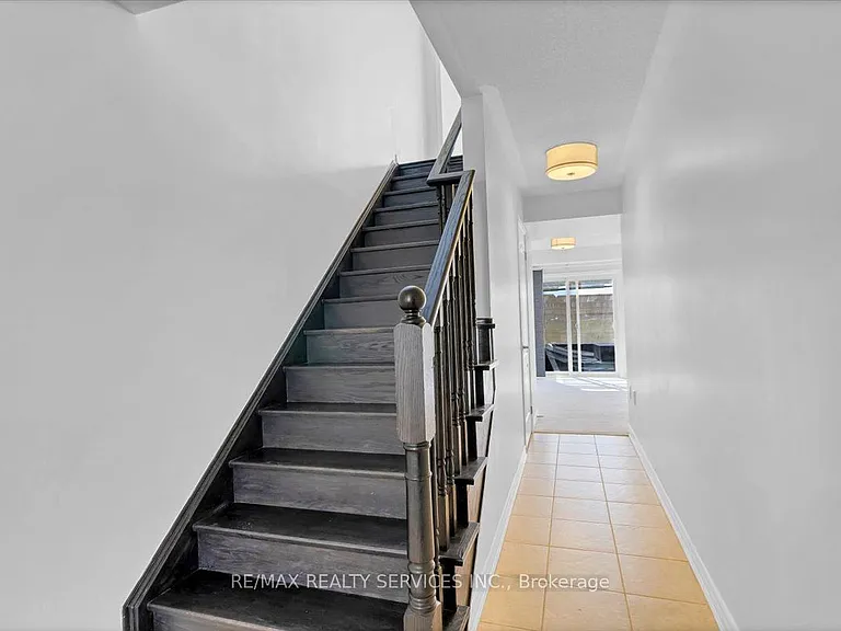 84 Bannister Cres — Photo 8