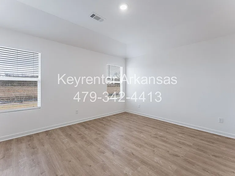551 Shepherd St — Photo 15