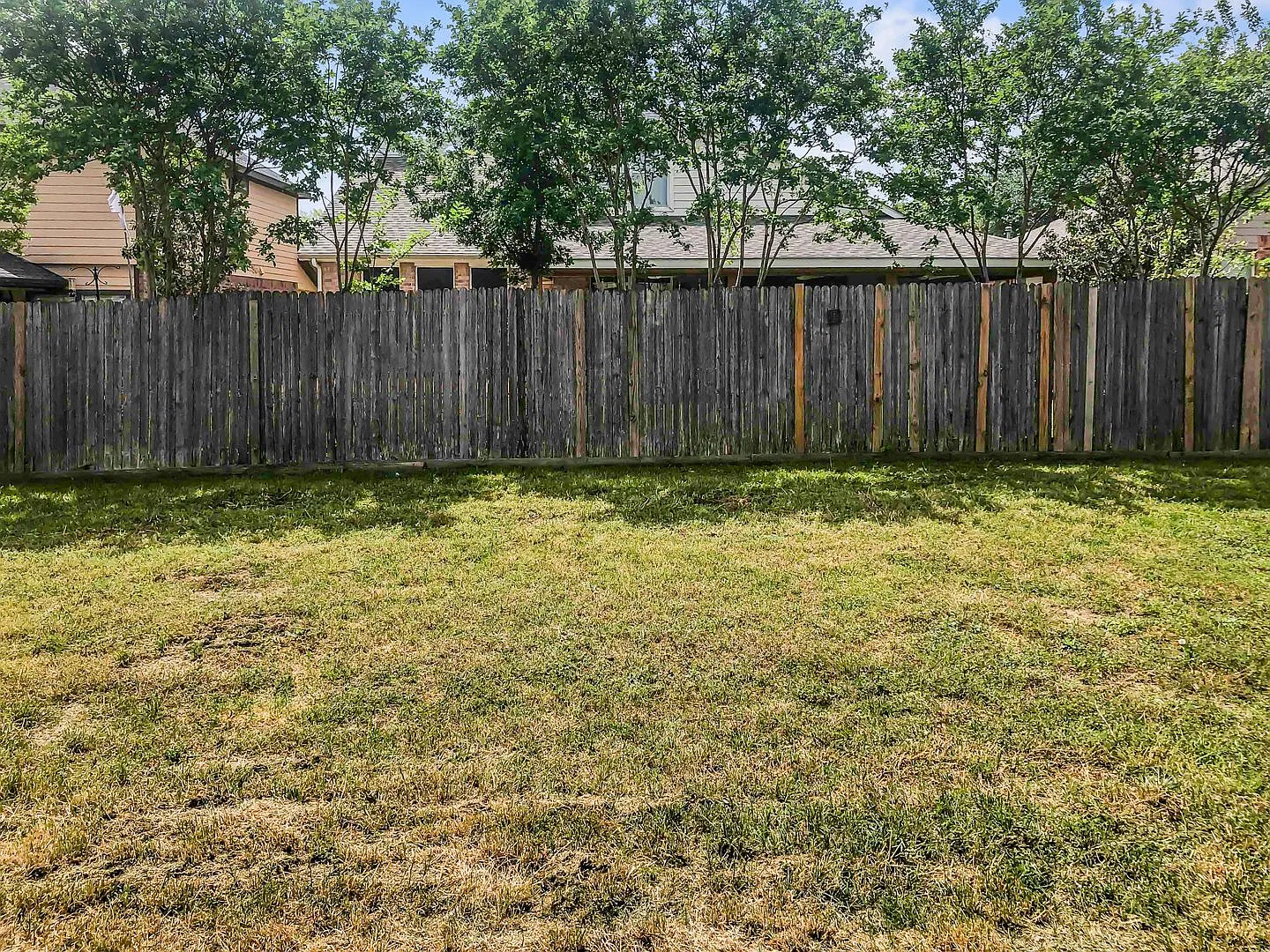 Great Size 2 story home ! — Photo 3