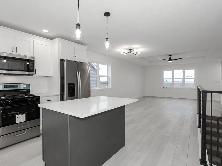 1527 Duncannon Dr — Photo 4
