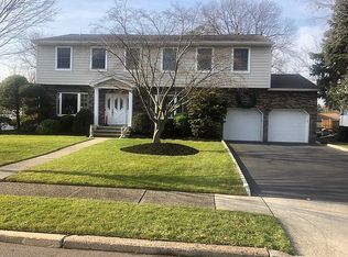 707 Reeder Rd, Paramus, NJ 07652
