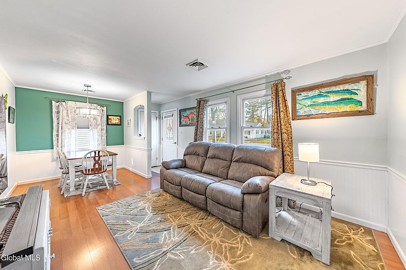 3rd image of 477 Bradford Road