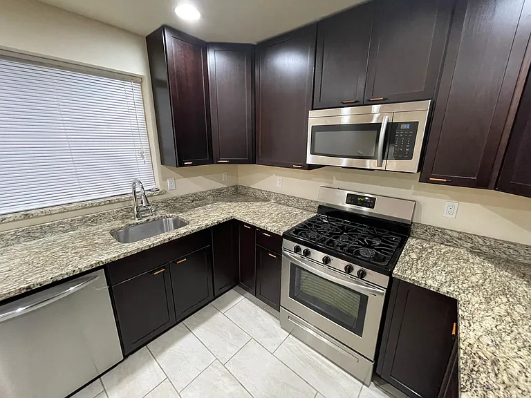 5790 Roosevelt Way NE — Photo 4