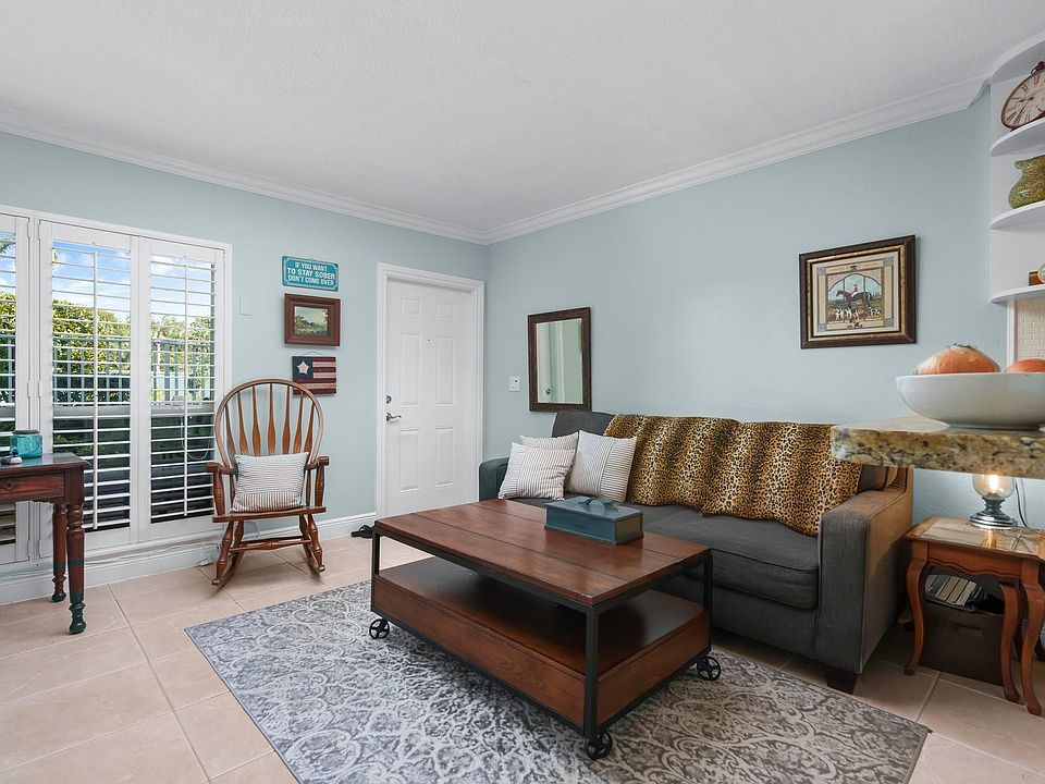 1st image of 2124 NE 5th Avenue #110