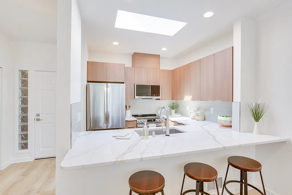 2 bed, 955 sqft, $2,995 — Photo 1