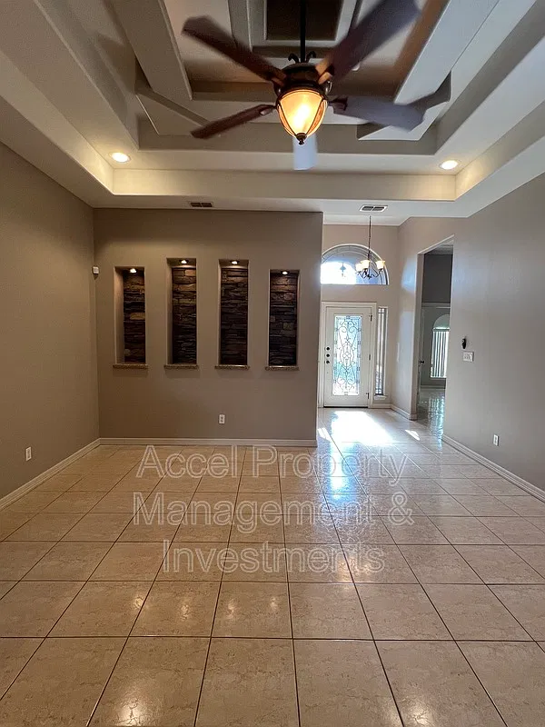 3 bed, 2.0 bath, 1383 sqft, $1,675 — Photo 3