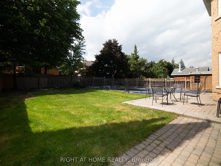 2427 Erin Centre Blvd — Photo 36