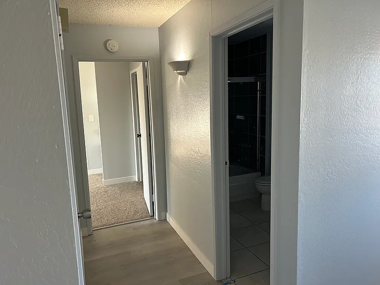 North Lake Tower — Photo 24
