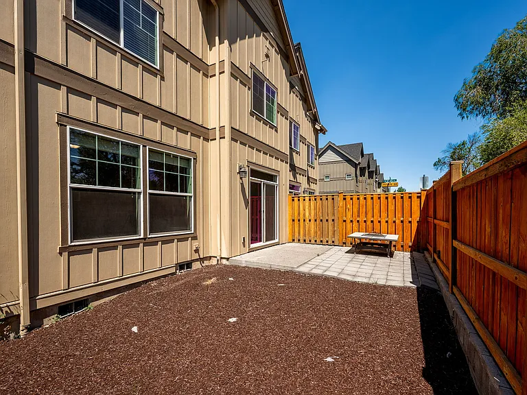 1068 SE Leonel Ln — Photo 15