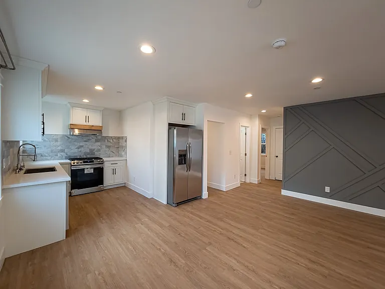 Newly Renovated 4BR Lamanda Park Units! — Photo 8