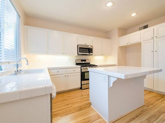 5th image of 24641 Magnolia Pl