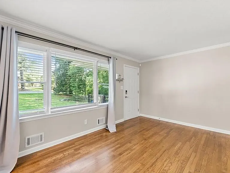 491 Morningside Dr — Photo 4