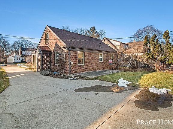 5th image of 2312 Prospect Ave SE