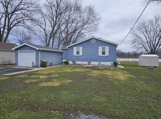 28227 W Fox River Rd, Cary, IL 60013