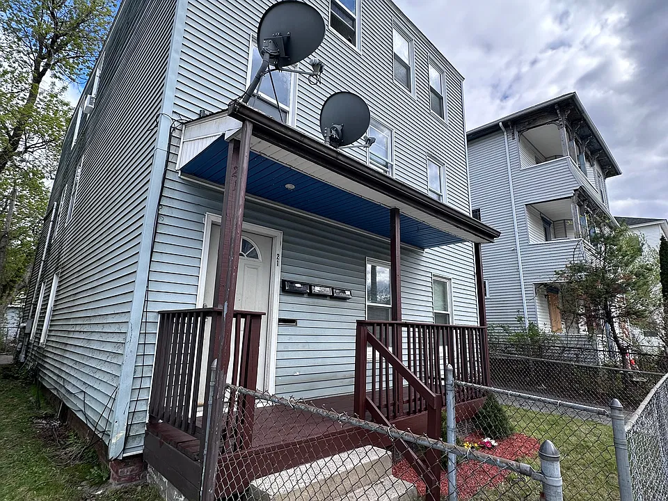 21 Douglas St #2