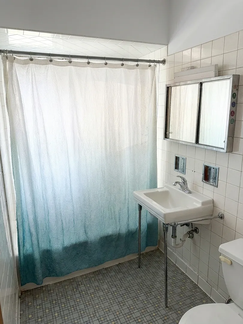 1 bed, 700 sqft, $1,400 — Photo 4
