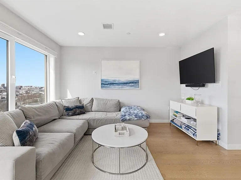 457 W Broadway #506 — Photo 13