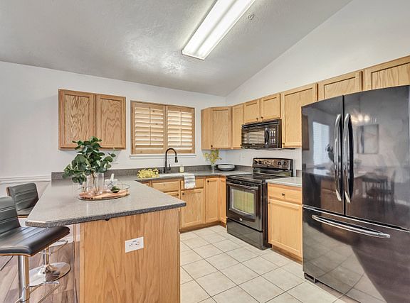 5th image of 953 E Lincoln Oak Ct S