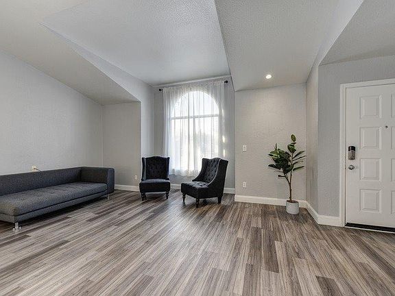 4th image of 7700 Deanton Ct