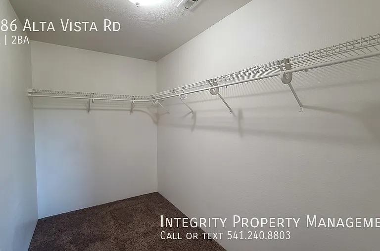 1586 Alta Vista Rd — Photo 17