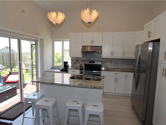 3rd image of 6131 Manchester Ln #6131