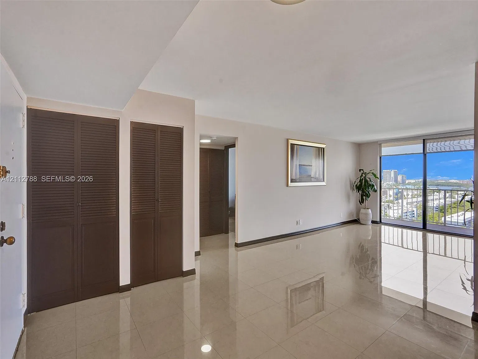 Winston Towers 700 Condo — Photo 3