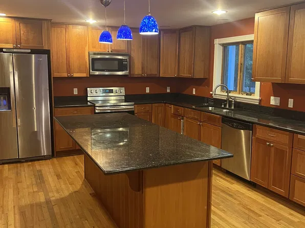 39 Nash Pl, Burlington, VT 05401