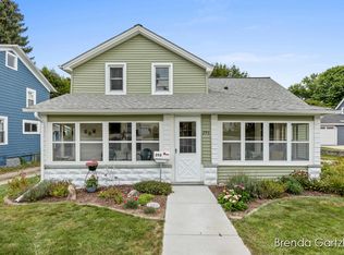253 Courtland St, Rockford, MI 49341