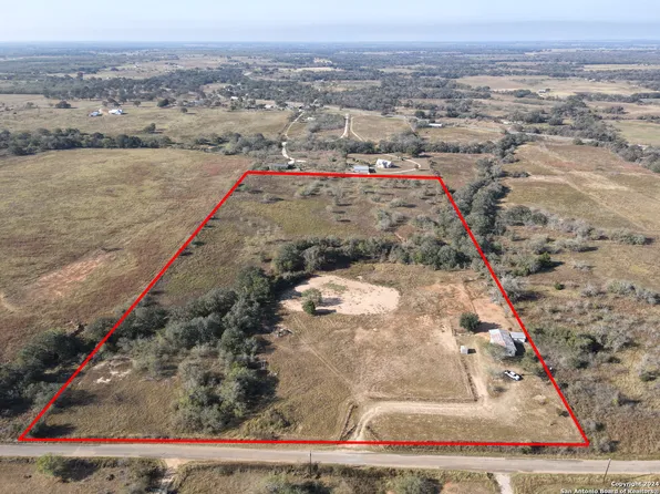3667 county road 427, Stockdale, TX 78160